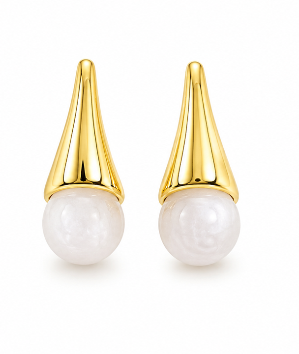Aretes Goldfilled dorados con perla blanca.