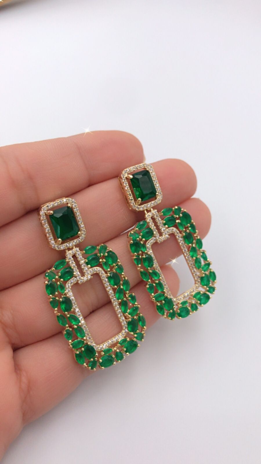 Z014 Aretes Goldfilled con circonia verde esmeralda .