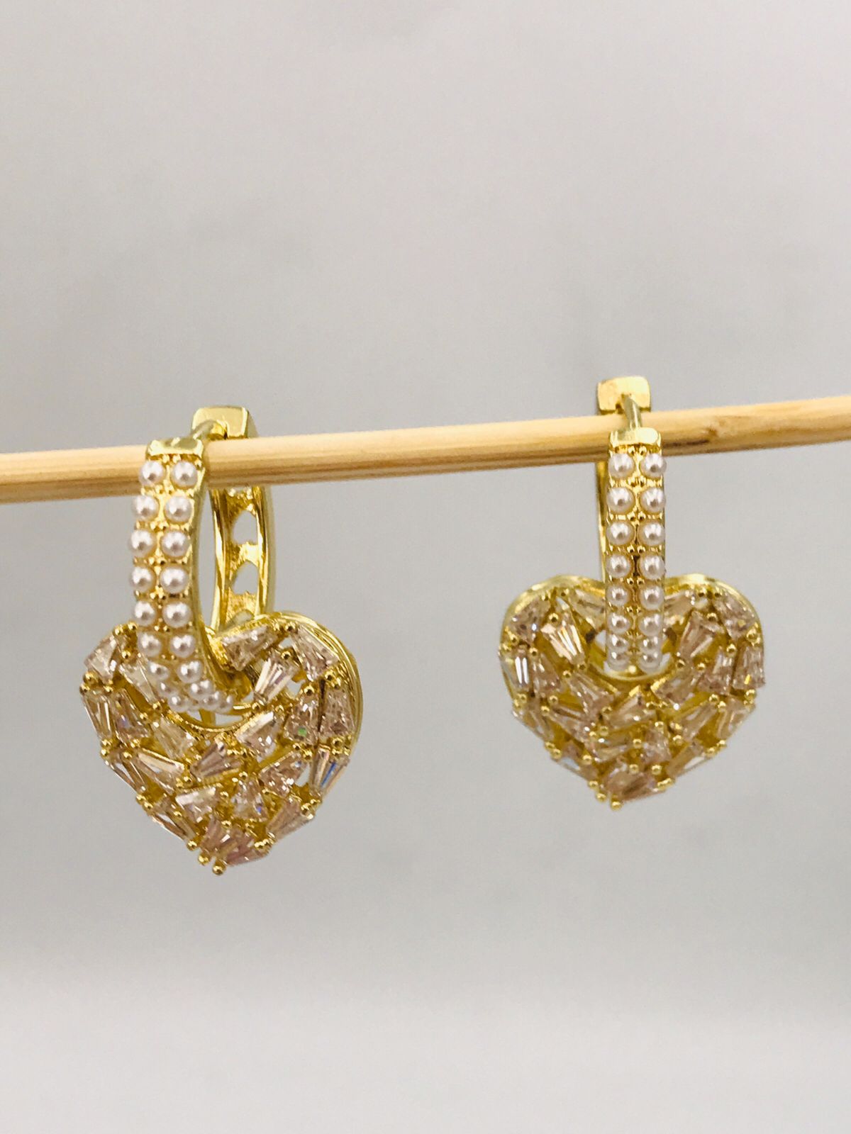 Z020 Aretes Goldfilled con circonia rosa. Seguro de pin y mariposa.