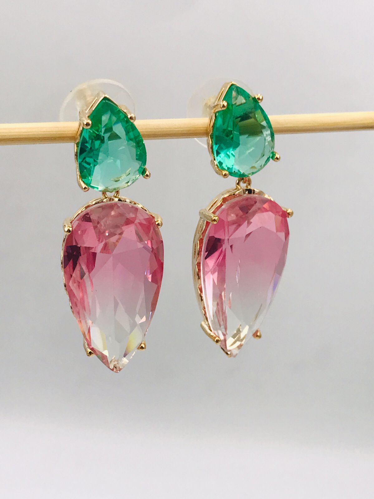 Z022 Aretes Goldfilled con circonia rosa.