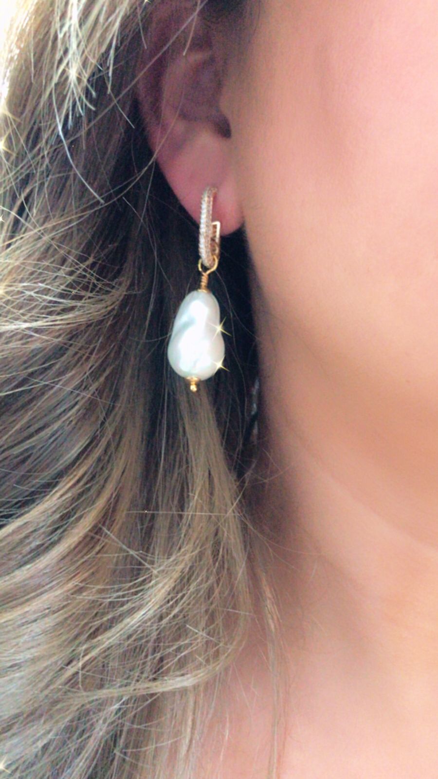 Z02 Aretes Goldfilled con perla shell. Seguro de pin y mariposa.