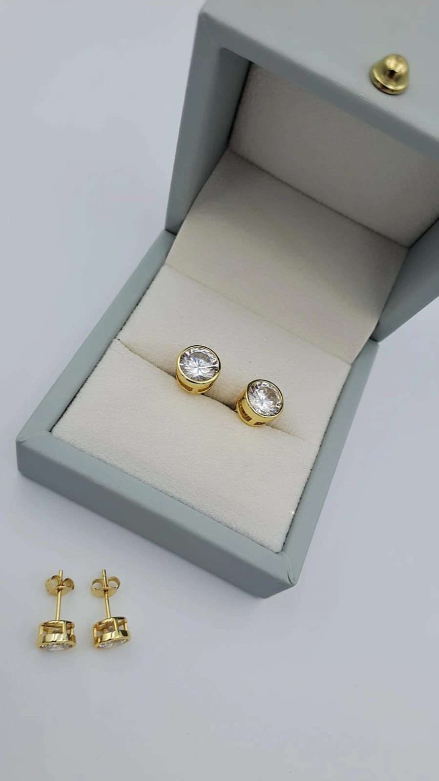 Aretes punto de luz
