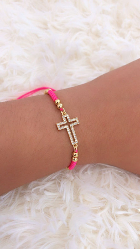 Pulsera con dije de cruz