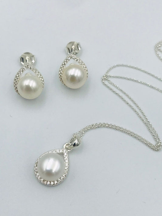 Juego de plata y perlas