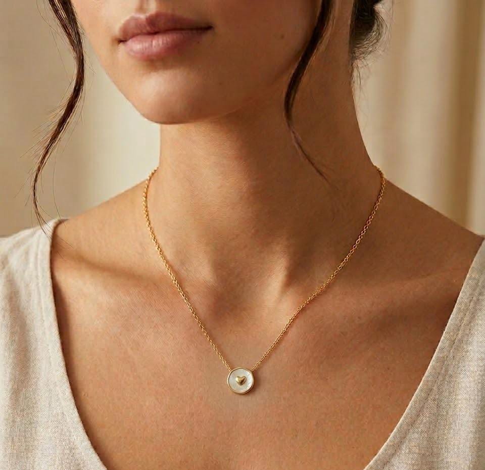 Cadena con dije de nácar y corazón