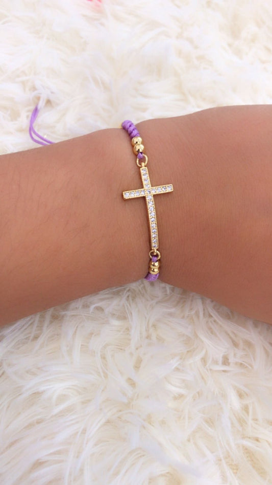 Pulsera con dije de cruz