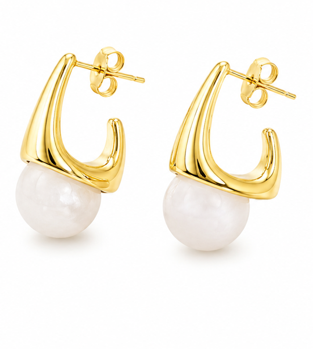 Aretes Goldfilled dorados con perla blanca.