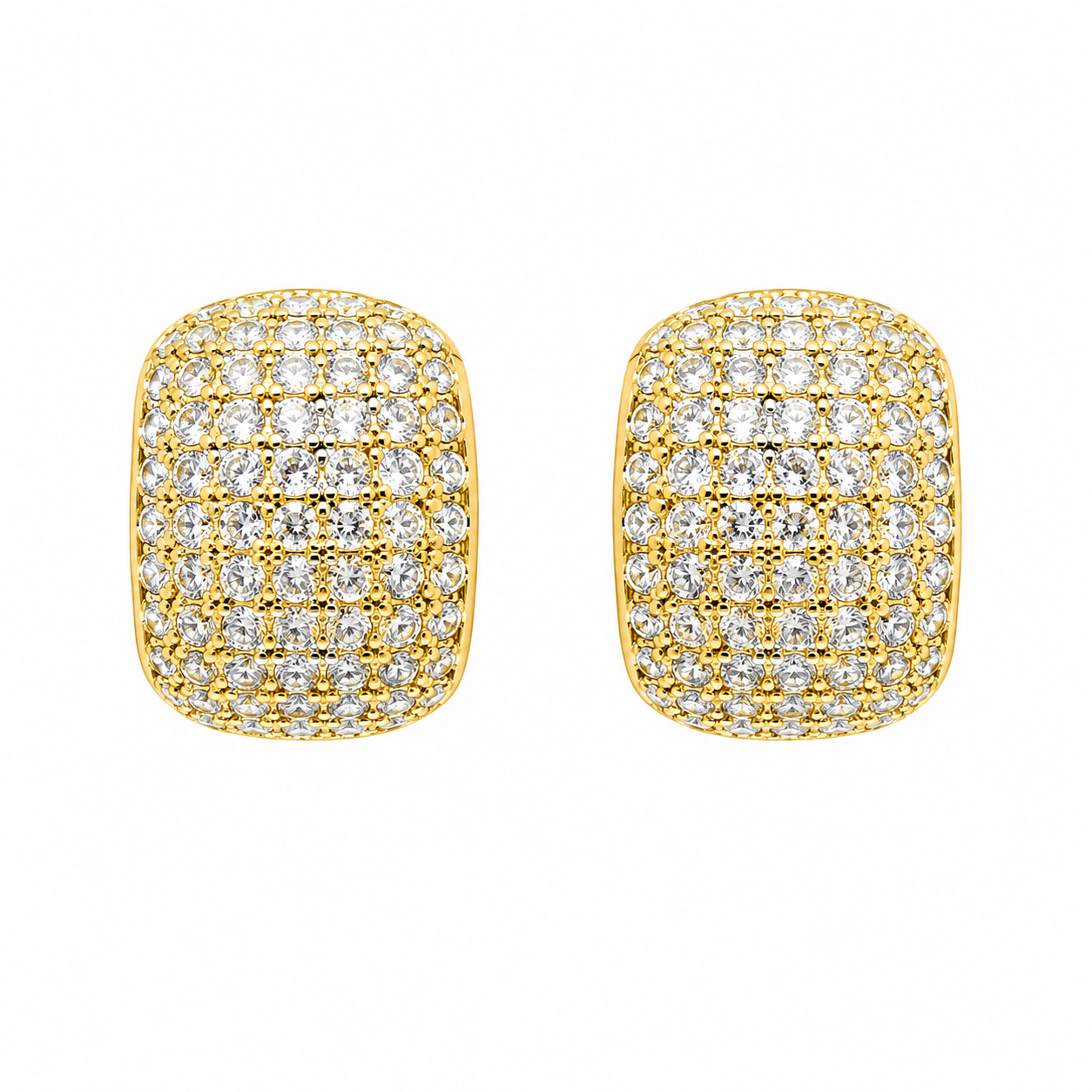 Aretes rectangulares con acabado dorado y delicado pavé de microcirconias
