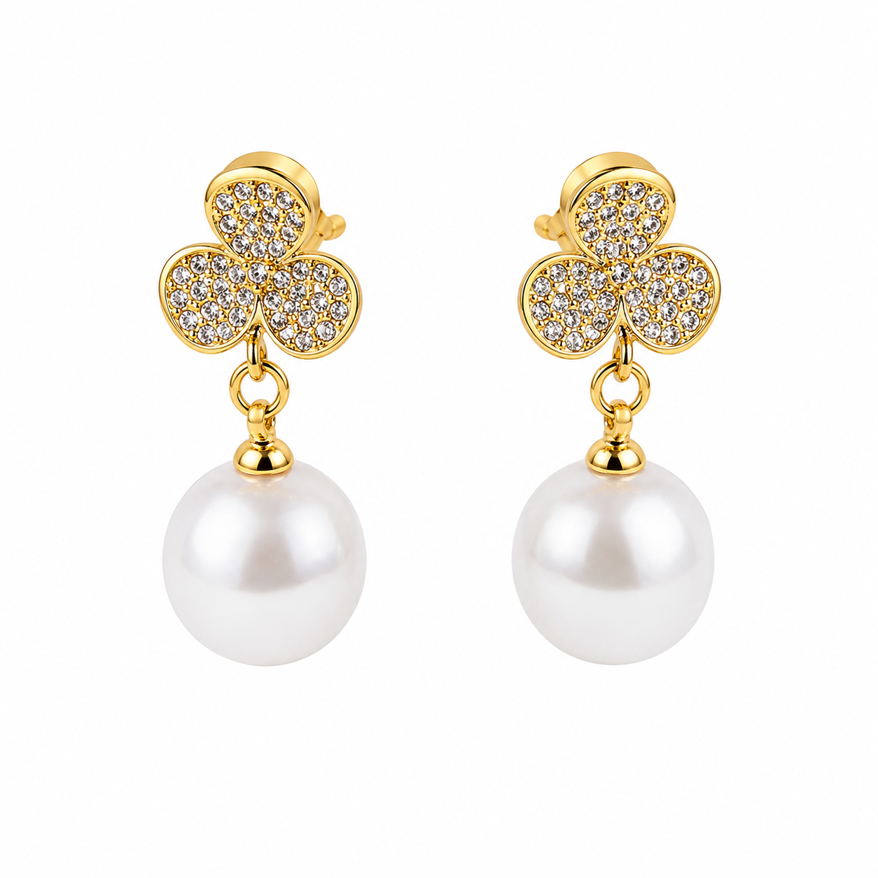 Aretes dorados con trébol de circonias y perla colgante.