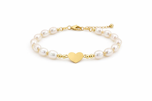 Pulsera con broche, perlas naturales y dije de corazón