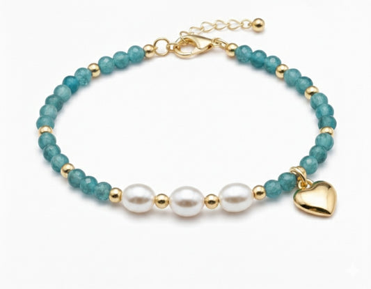 Pulsera de broche con cristales, perlas de río y dije de corazón
