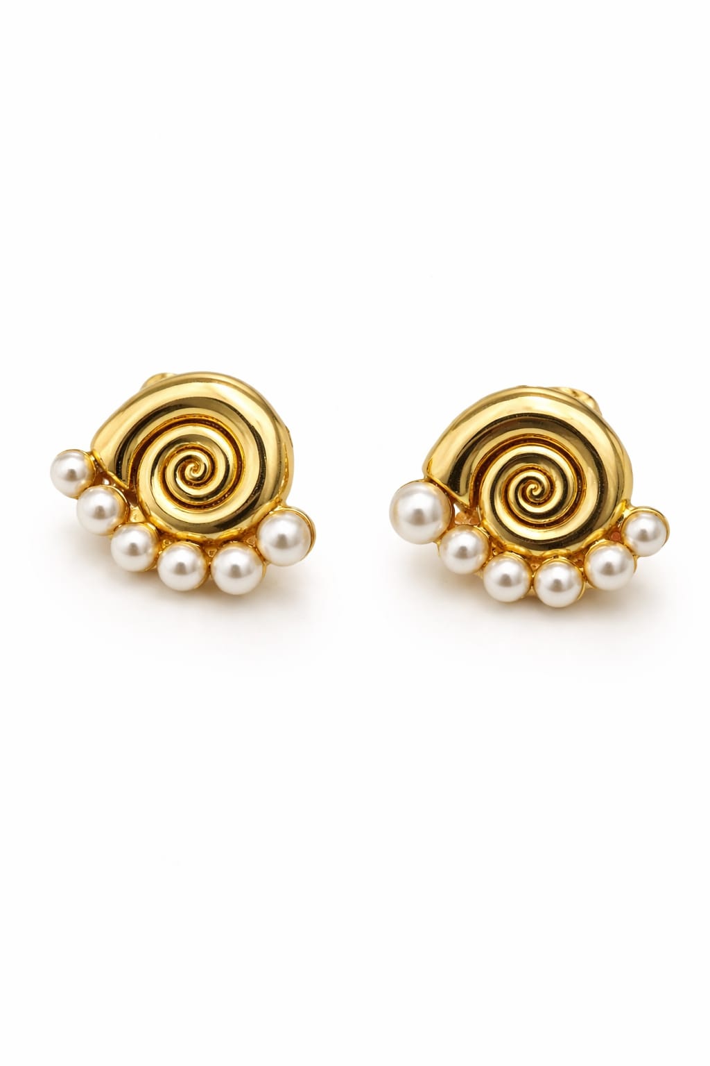 Aretes de acero y perlas