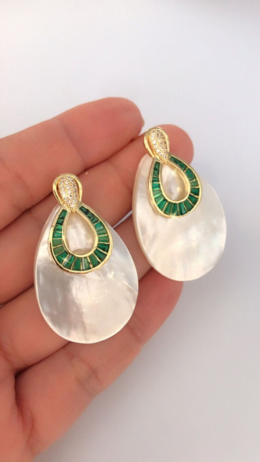 Z04 Aretes Goldfilled y Concha Nácar .