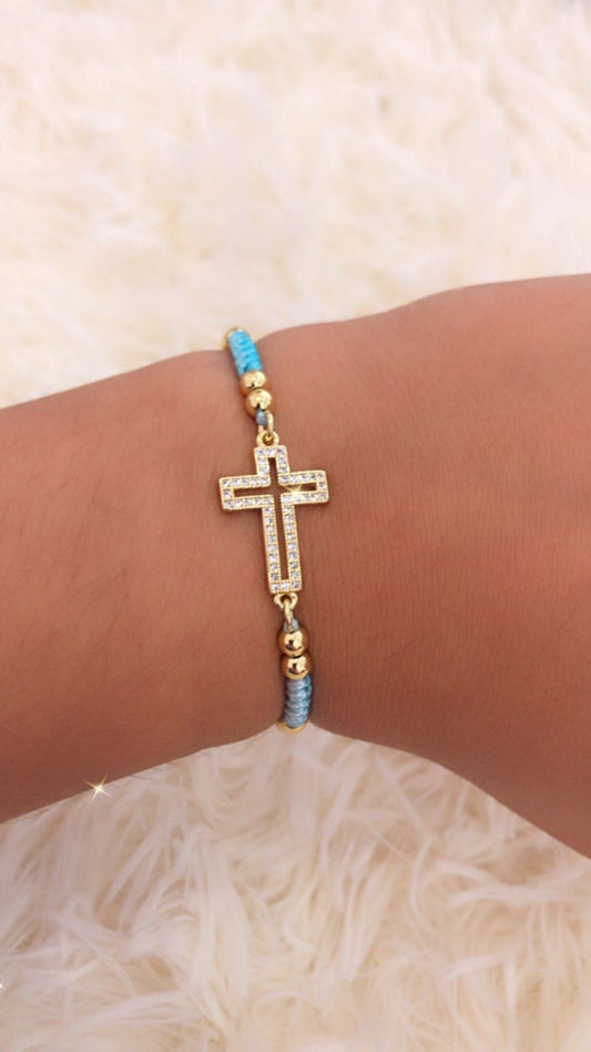 Pulsera con dije de cruz