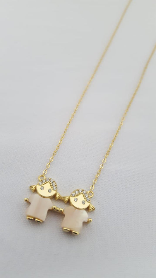 Cadena de  dos niñas