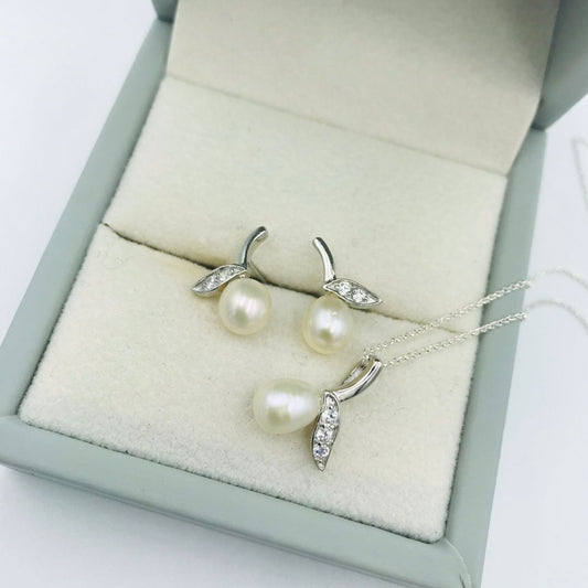 Juego de plata y Perlas .