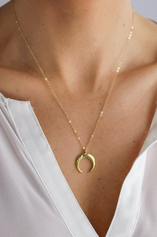 Cadena de plata y baño de oro con dije de luna
